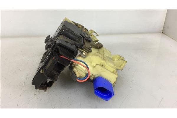 Recambio de cierre electromagnetico delantero derecho para volkswagen polo iv (9n1) 1.4 tdi referencia OEM IAM 3B1837015AM 99199