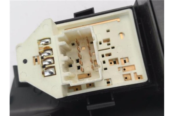 Recambio de mando elevalunas delantero izquierdo para kia ceed sportswagon (ed) 2.0 emotion referencia OEM IAM 823511H020  