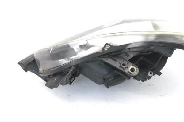 Recambio de faro delantero dcho para renault clio iii 1.6 16v referencia OEM IAM 8200261612  