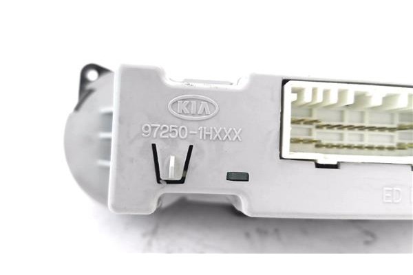 Recambio de mandos climatizador para kia ceed sportswagon (ed) 2.0 emotion referencia OEM IAM 972501HXXX  