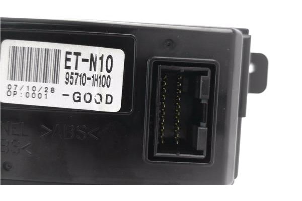 Recambio de display para kia ceed sportswagon (ed) 2.0 emotion referencia OEM IAM 957101H100  