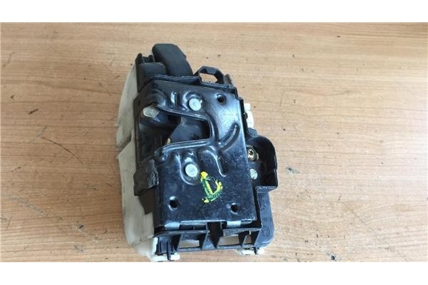Recambio de cierre electromagnetico delantero derecho para seat inca (6k9) 1.9 d combi plus/clx referencia OEM IAM 6K1837016  