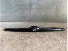 Recambio de moldura porton trasero para peugeot 206 1.6 i referencia OEM IAM 9629038877  
