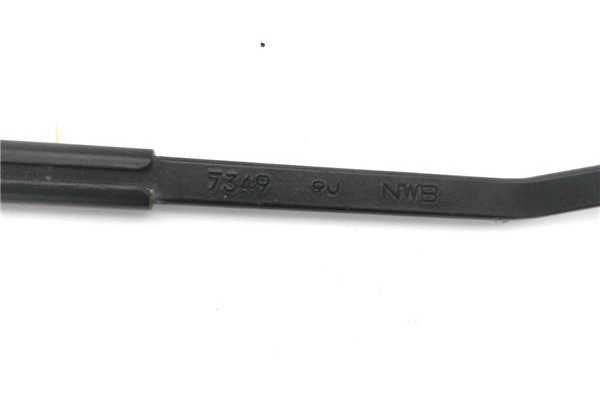 Recambio de brazo limpiaparabrisas delantero izquierdo para mitsubishi outlander (cw0) 2.0 di-d intense referencia OEM IAM 8250A