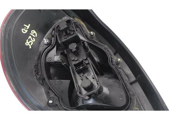 Recambio de piloto trasero derecho para nissan almera (n16/e) 2.2 di referencia OEM IAM 26550BN011R 2VP236841121 
