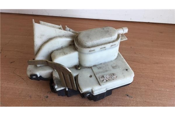 Recambio de cierre electromagnetico trasero derecho para seat cordoba berlina (6k2) 1.4 clx referencia OEM IAM   