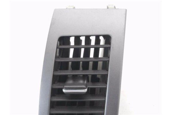 Recambio de rejilla entrada de aire para mitsubishi outlander (cw0) 2.0 di-d intense referencia OEM IAM 8030A025ZZ  