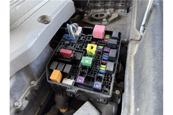 Recambio de caja fusibles/rele para mitsubishi outlander (gf0/gg0) 2.0 phev kaiteki 4wd (gg2w) referencia OEM IAM 8565A358  