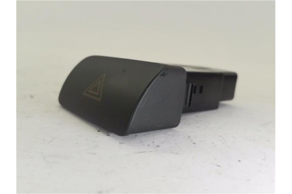 Recambio de interruptor luces emergencia para kia sportage (km) 2.0 crdi referencia OEM IAM 864W0140  