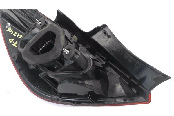 Recambio de piloto trasero derecho para opel corsa d 1.2 referencia OEM IAM 13269051 89318821 