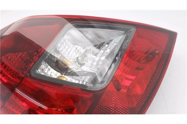 Recambio de piloto trasero izquierdo para opel corsa d 1.2 referencia OEM IAM 084421954LB  