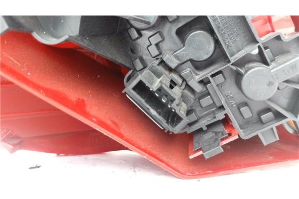 Recambio de piloto trasero derecho para peugeot 307 (3a/c) 2.0 hdi 90 referencia OEM IAM 085501940R  