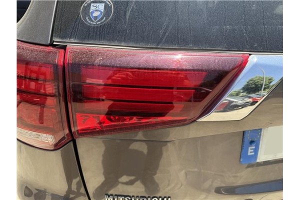 Recambio de piloto porton trasero izquierdo para mitsubishi outlander (gf0/gg0) 2.0 phev kaiteki 4wd (gg2w) referencia OEM IAM 8