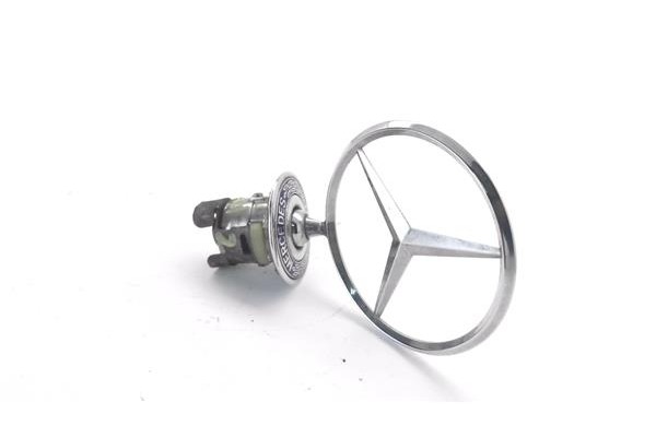 Recambio de anagrama para mercedes-benz clase e (bm 211) berlina 3.0 e 280 cdi (211.020) referencia OEM IAM A2218800086  