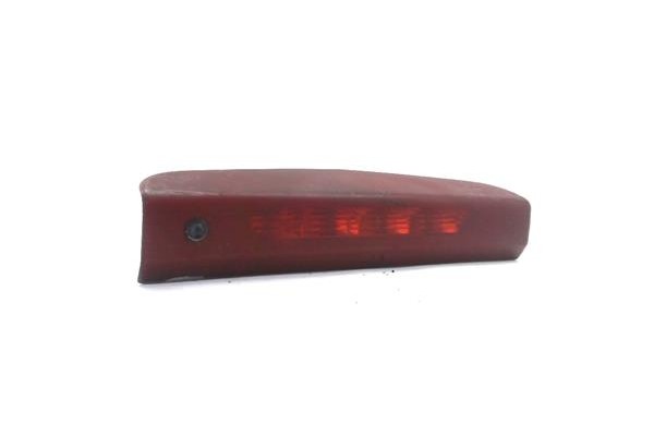 Recambio de luz central de freno para opel corsa d 1.2 referencia OEM IAM 13188045  