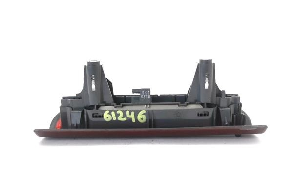 Recambio de luz central de freno para opel corsa d 1.2 referencia OEM IAM 13188045  