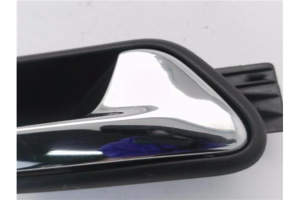 Recambio de manilla int. puerta delantero derecha para volkswagen touran (1t1) 2.0 tdi referencia OEM IAM 1T1837114B  