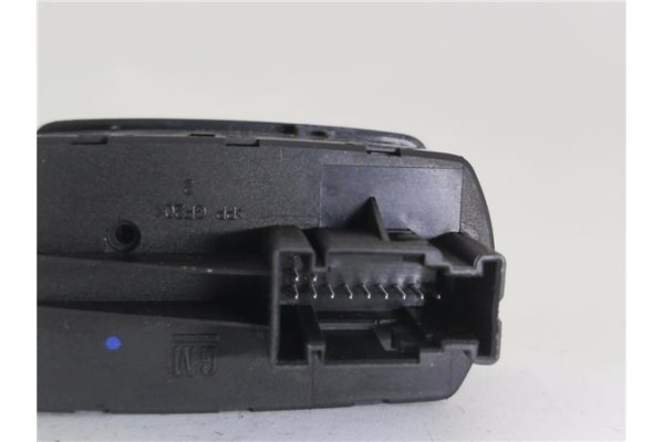 Recambio de mando elevalunas delantero izquierdo para opel corsa d 1.2 referencia OEM IAM 13258521A 315625731 