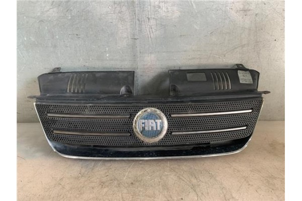 Recambio de rejilla capo para fiat idea (135) 1.4 16v referencia OEM IAM 735357980  