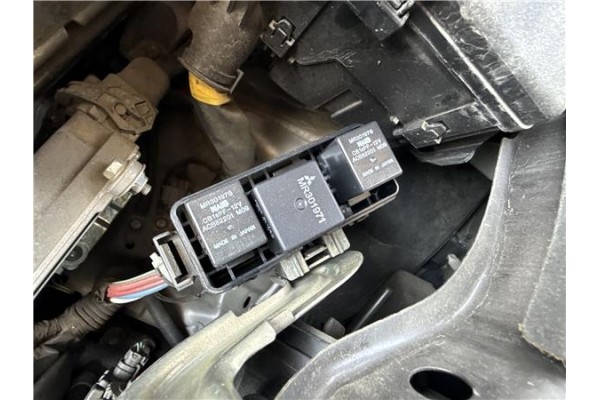Recambio de caja fusibles/rele para mitsubishi outlander (gf0/gg0) 2.0 phev kaiteki 4wd (gg2w) referencia OEM IAM 8565A286  