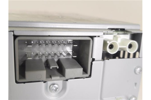 Recambio de autoradio para volvo c30 1.6 d referencia OEM IAM 31260527 1CD17A 