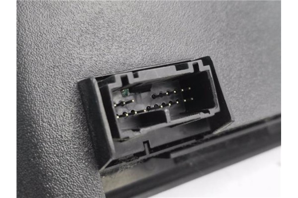 Recambio de mandos climatizador para volvo c30 1.6 d referencia OEM IAM 8650694  