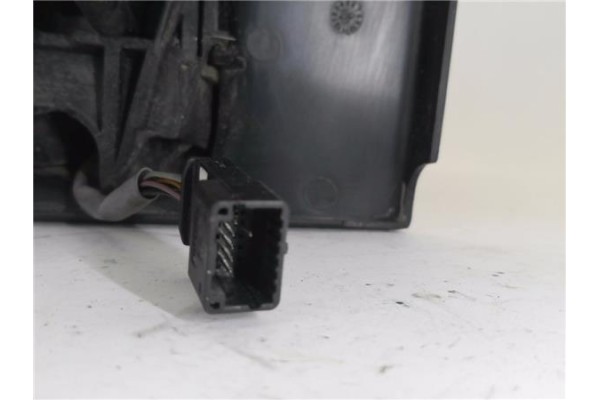 Recambio de retrovisor electrico derecho para renault clio iii 1.6 16v referencia OEM IAM 12443070  