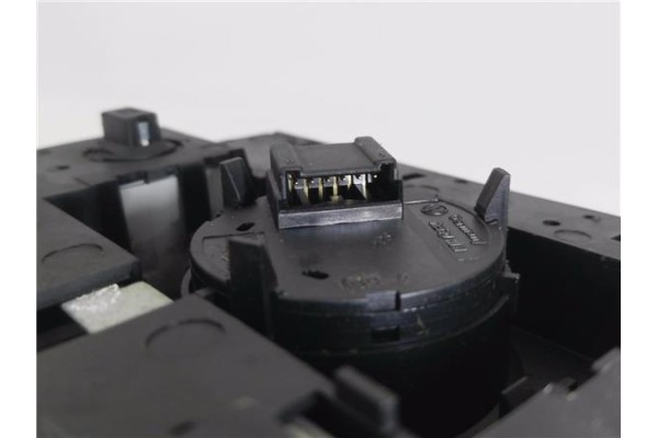 Recambio de luz delantero central techo para seat altea (5p1) 2.0 tdi 16v referencia OEM IAM 6Q0947105  