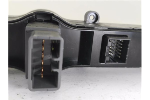 Recambio de interruptor luces emergencia para ssangyong rexton 2.7 270 xdi limited referencia OEM IAM 8520008B10  