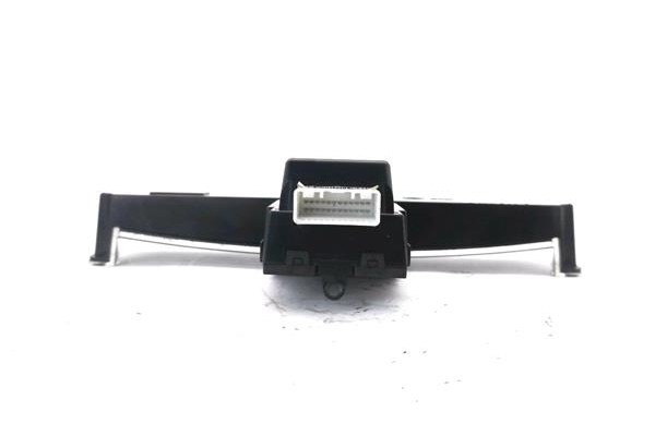 Recambio de display para ssangyong rexton 2.7 270 xdi limited referencia OEM IAM 8570008B40  