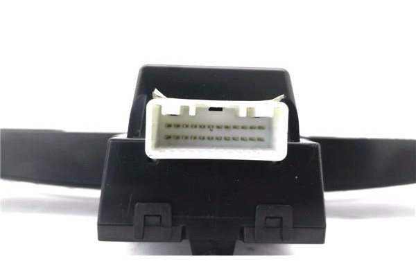 Recambio de display para ssangyong rexton 2.7 270 xdi limited referencia OEM IAM 8570008B40  