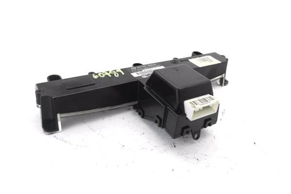 Recambio de display para ssangyong rexton 2.7 270 xdi limited referencia OEM IAM 8570008B40  