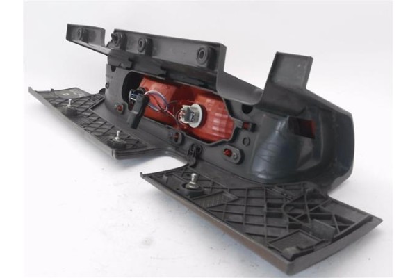 Recambio de piloto trasero derecho para opel vivaro 2.0 cdti referencia OEM IAM 265A60118R 93857722 