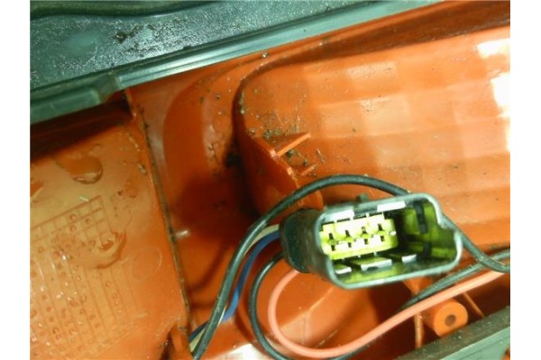 Recambio de piloto trasero derecho para opel vivaro 2.0 cdti referencia OEM IAM 265A60118R 93857722 