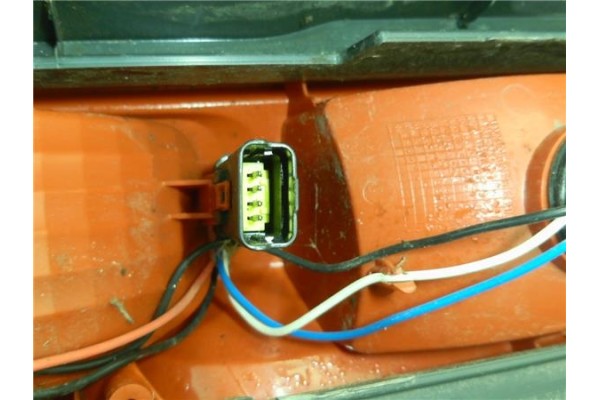 Recambio de piloto trasero izquierdo para opel vivaro 2.0 cdti referencia OEM IAM 265A60118R 93857722 