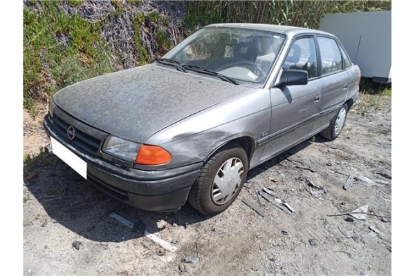 opel astra f berlina del año 1992