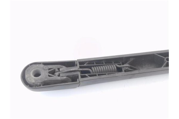 Recambio de brazo limpiaparabrisas trasero para opel vivaro 2.0 cdti referencia OEM IAM 7700308803  
