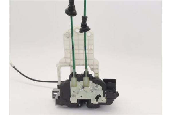 Recambio de cierre electromagnetico trasero izquierdo para hyundai i30 (fd) 1.6 comfort referencia OEM IAM 814102L000  
