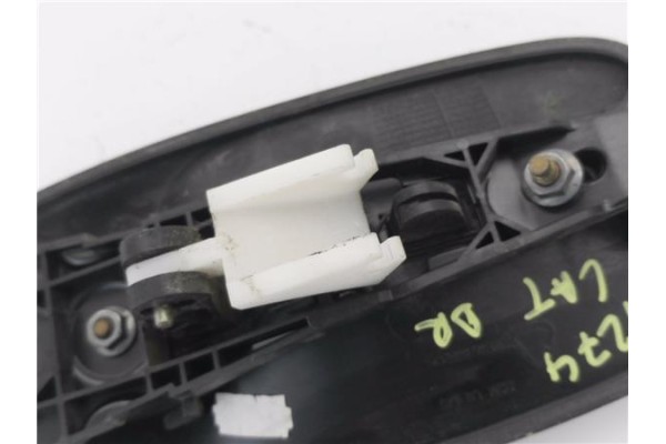 Recambio de maneta exterior puerta corredera derecha para opel vivaro 2.0 cdti referencia OEM IAM 8200897943 93862213 