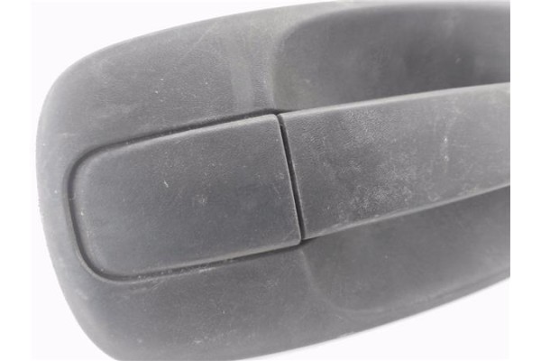 Recambio de maneta exterior puerta corredera derecha para opel vivaro 2.0 cdti referencia OEM IAM 8200897943 93862213 