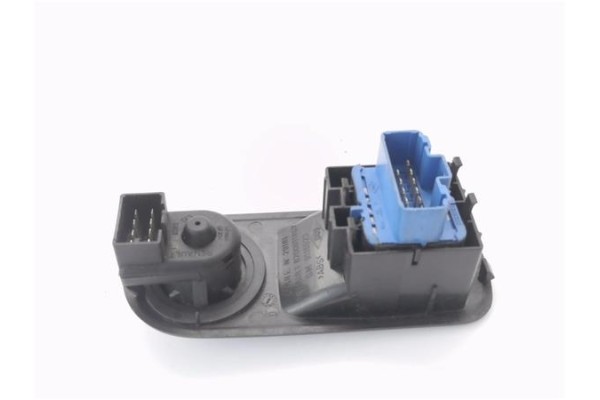 Recambio de mando elevalunas delantero izquierdo para opel vivaro 2.0 cdti referencia OEM IAM 8200011867  
