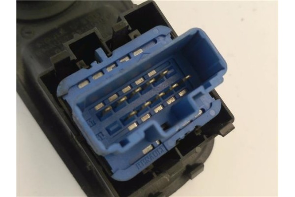 Recambio de mando elevalunas delantero izquierdo para opel vivaro 2.0 cdti referencia OEM IAM 8200011867  