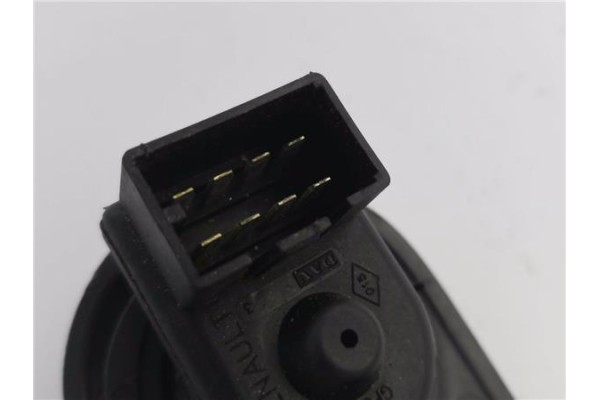 Recambio de mando elevalunas delantero izquierdo para opel vivaro 2.0 cdti referencia OEM IAM 8200011867  