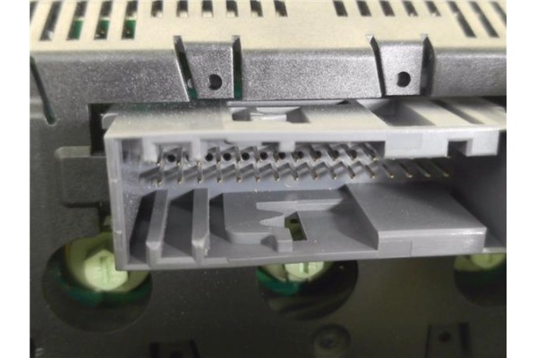Recambio de pantalla para opel vivaro 2.0 cdti referencia OEM IAM 13255825 585412769 