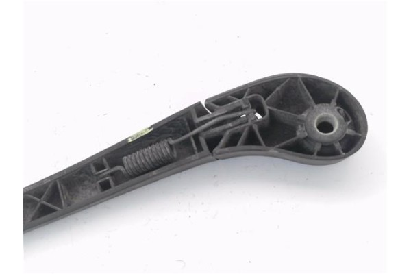 Recambio de brazo limpiaparabrisas trasero para renault clio iii 1.4 16v referencia OEM IAM 8200213059  