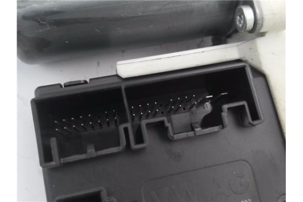 Recambio de motor elevalunas delantero izquierdo para seat altea xl (5p5) 1.6 tdi referencia OEM IAM 5P0837401AK 3C8959701 