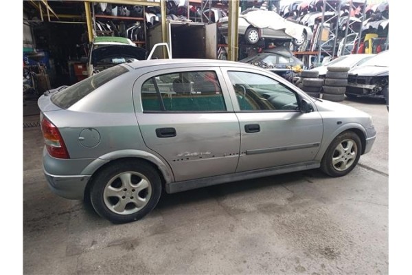 opel astra g berlina del año 2001