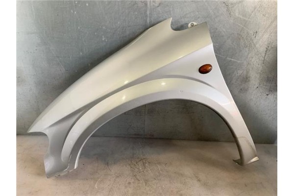 Recambio de aleta delantero izquierda para chrysler voyager (rg) 2.5 crd referencia OEM IAM 5018445AA  