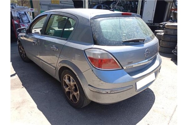 opel astra h berlina del año 2004