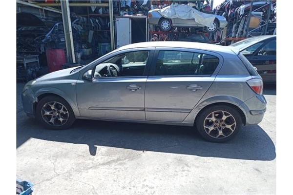 opel astra h berlina del año 2004